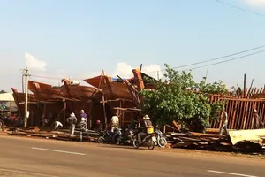 Rượt chém chồng vì nghi có "bà nhỏ"