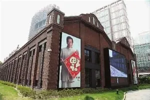 Thành Long suýt bị cha mẹ bán với giá 1,7 triệu đồng