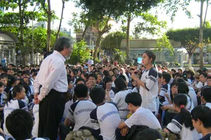 Báo động tình trạng nữ sinh bỏ nhà đi bụi vì... facebook