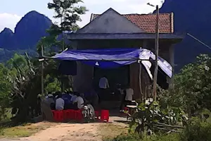 Nghịch bom bi, 2 anh em tử vong tại chỗ