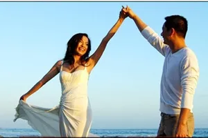 Chân dài Việt có chồng hoặc bạn trai lệch nhiều tuổi