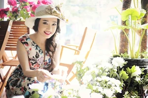 Nhã Phương diện váy hoa chào hè