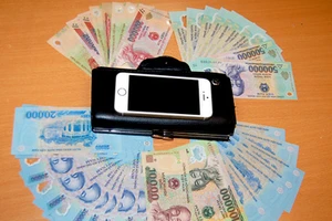 Thiếu nữ bị cướp khi vừa rút tiền ở cây ATM