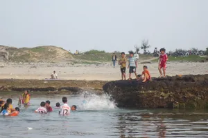 Bé gái ở Lý Sơn trượt chân xuống hố sâu chết đuối