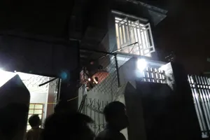 Đến chơi, phát hiện cháu gái đã chết 2 ngày