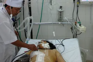 Mổ khẩn cấp cứu bà cụ 73 tuổi bị gan lọt vào lồng ngực