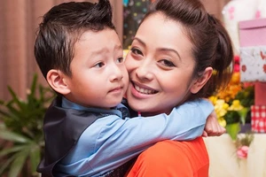 Những gái hai con trông mòn con mắt của showbiz Việt