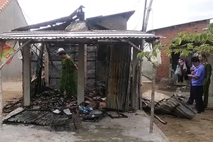 Phú Yên: Lửa thiêu rụi một sạp hàng trong chợ