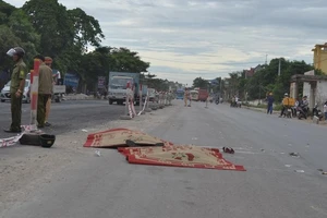 Xe tải tông xe máy, 2 người tử vong tại chỗ