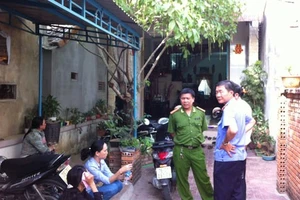 Một phụ nữ chết trong bếp với nhiều vết cắt cổ