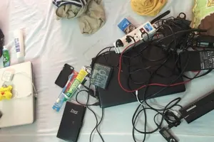 Bắt một người Trung Quốc dùng thẻ tín dụng giả mua iPhone 5S