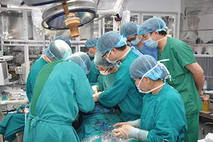 Cùng lúc cứu sống hai bà cháu mắc bệnh tim hiểm nghèo