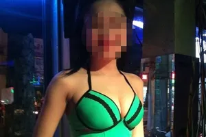 Những nữ DJ nóng bỏng trong quán cà phê ở Sài Gòn