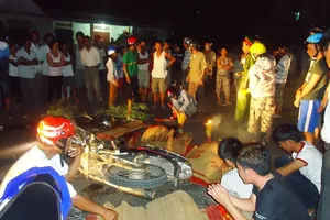 Xe máy đối đầu, 4 người chết tại chỗ, 2 nguy kịch