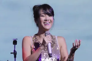 Hồng Nhung hát kỷ niệm 5 năm ngày mất Huỳnh Phúc Điền