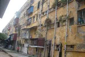 Sập ban công nhà tập thể 100 năm tuổi, một người chết