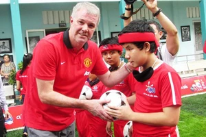 Cựu ngôi sao MU bất ngờ xuất hiện tại TPHCM