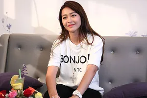 “Hot girl” Khả Ngân: Duyên dáng nụ cười tuổi 17