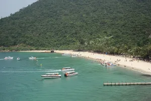 Cháy sáu nhà hàng lợp lá dừa ở đảo Cù Lao Chàm