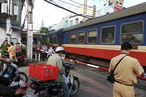 Lao vào tàu lửa tự vẫn, một phụ nữ tử vong tại chỗ