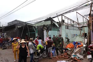 Lốc xoáy làm sập, tốc mái 147 căn nhà