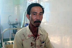 Đánh bảo vệ vì không được nhận học trái tuyến