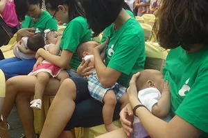 Trẻ được bú mẹ sẽ giảm nguy cơ mắc bệnh tự kỷ