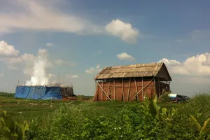 Hàng chục lò gạch nổi lửa, 20 hộ dân… héo rũ