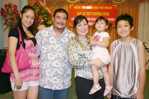 NSND Hồng Vân: Không bao giờ quên xếp quần áo, nấu ăn cho chồng