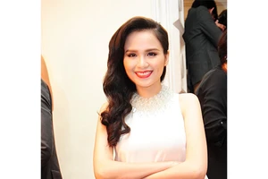 Diễm Hương được bạn trai đưa đón khi mang bầu