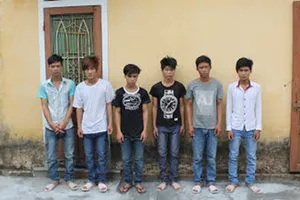 Bắt sáu trai làng chém người tới tấp tại quán nhậu