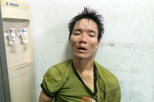 Rút súng bắn cảnh sát khi bạn gái không đội mũ bảo hiểm