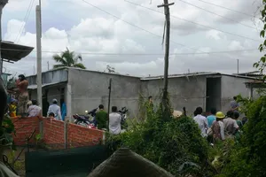 Xác một phụ nữ đang phân hủy trong phòng trọ