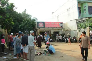 Chui vào gầm xe tải chơi, bé 16 tháng tuổi chết thảm