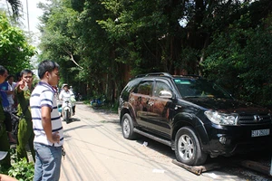 Đôi nam nữ bị bắn chết ngay trên ôtô