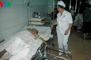 Mẹ lao vào lửa cố cứu con gái tự thiêu