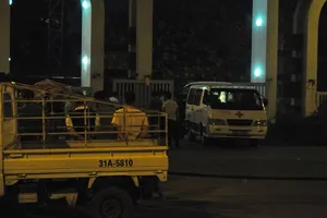 Thi thể người đàn ông đang phân hủy ở công viên Dịch Vọng