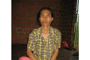 Con bị hàng xóm hiếp dâm, mẹ lo sợ “hung thủ” kiện