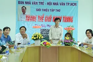  “Trong thế giới ngụy trang” - “thế giới” của người lao động nghèo
