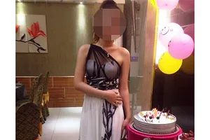 Giải cứu cô gái "thoát y" trước cửa quán bar ở Sài Gòn