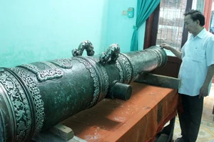 Xem ba khẩu thần công suýt bị bán sang TQ