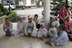 Vụ hai mẹ con sản phụ chết: Gia đình vây Sở Y tế