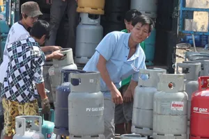 Giá gas tiếp tục giảm 7.000 đồng/bình