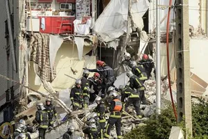 Một trẻ em thiệt mạng trong vụ sập nhà bốn tầng ở ngoại ô Paris
