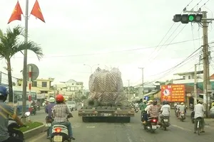 Vụ Xe ‘khủng’ ung dung chạy trên quốc lộ 1: Bỗng dưng biến mất