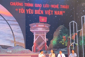 Tặng 600 triệu đồng cho gia đình cán bộ Kiểm ngư, Cảnh sát Biển, ngư dân