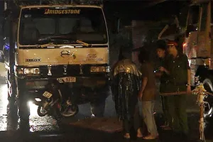 Đi mua lồng đèn, hai chú cháu bị xe tải tông chết