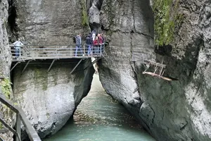 Kỳ vĩ hẻm núi hẹp Gorge Aar 