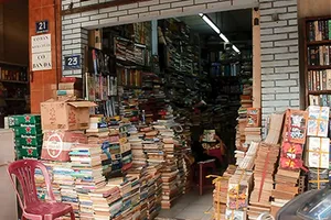Độc đáo phố sách cũ ngay trung tâm thành phố
