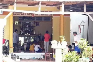 Người phụ nữ bị chồng dùng cán chổi đâm vào vùng kín đến chết